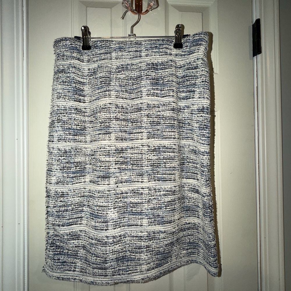 Max Studio Textured Pencil Skirt in Black and White fits size 8/10